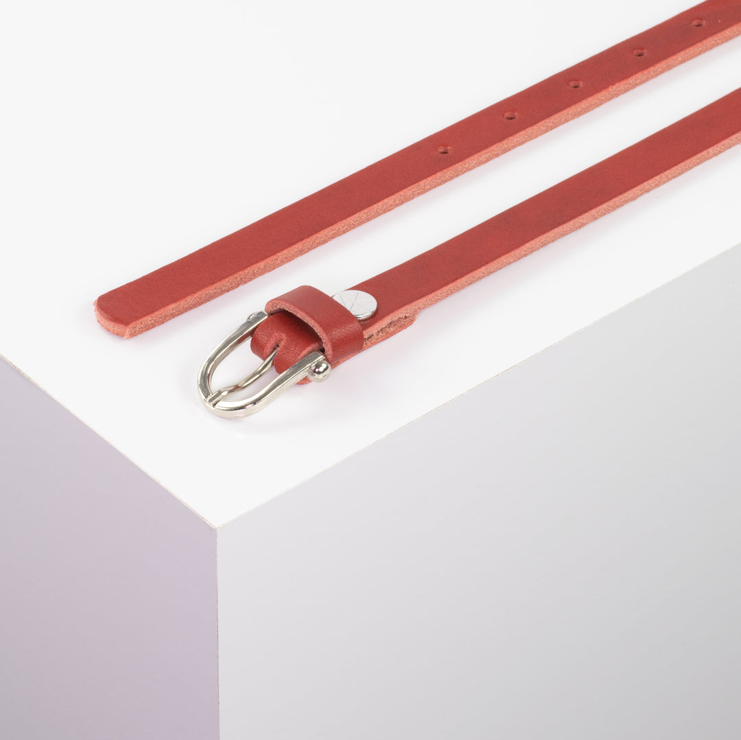 Ledergürtel 1,5cm mit Schnalle Hufeisen silber rot ohne Muster