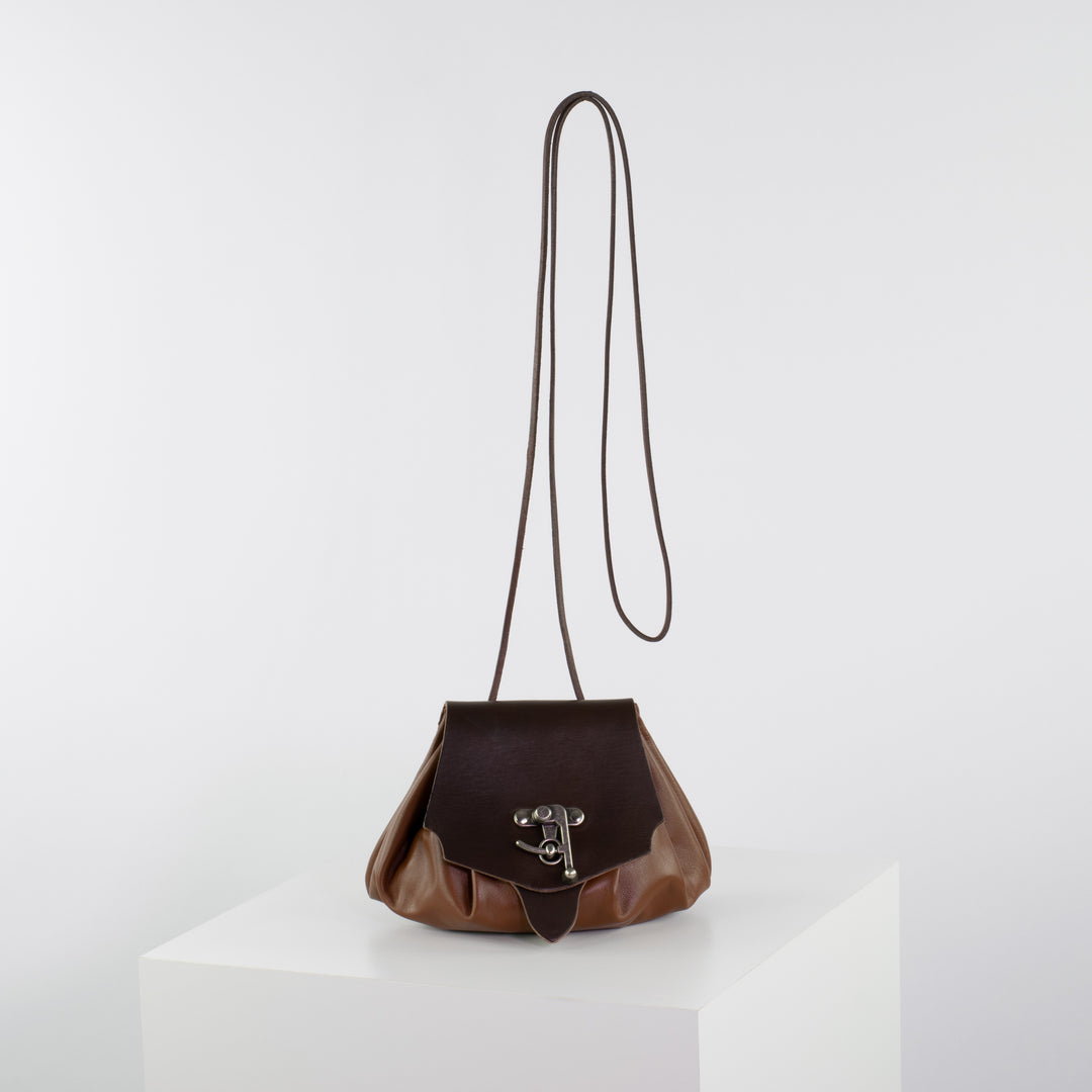 Hand- &amp; Gürteltasche Größe M hellbraun Glattleder