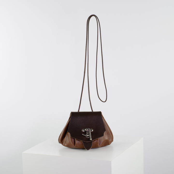 Hand- &amp; Gürteltasche Größe M hellbraun Glattleder