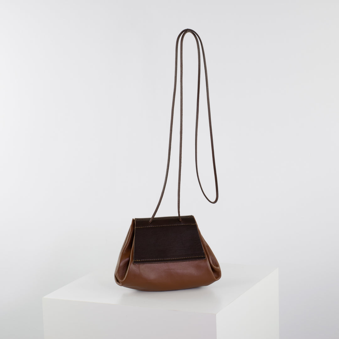 Hand- &amp; Gürteltasche Größe M hellbraun Glattleder