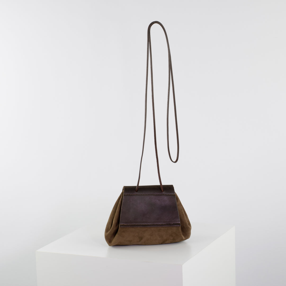 Hand- &amp; Gürteltasche Größe M hellbraun Velourseder