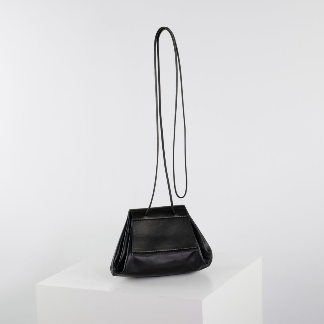 Hand- &amp; Gürteltasche Größe M schwarz Glattleder