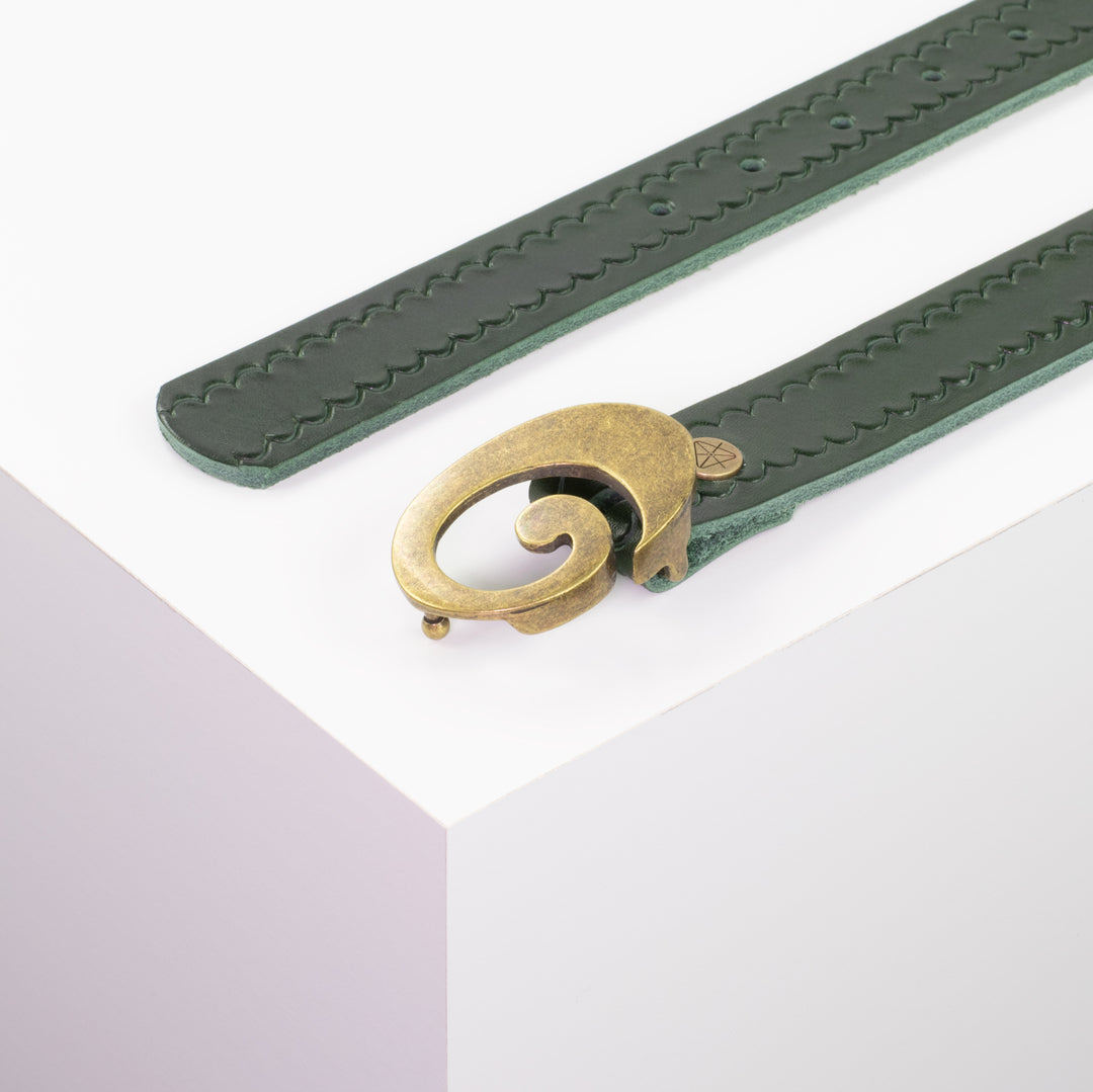 Ledergürtel 3cm mit Schnalle Schnecke messing grün kleine Welle
