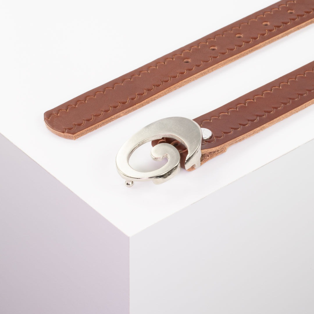Ledergürtel 3cm mit Schnalle Schnecke silber glänzend cognac kleine Welle