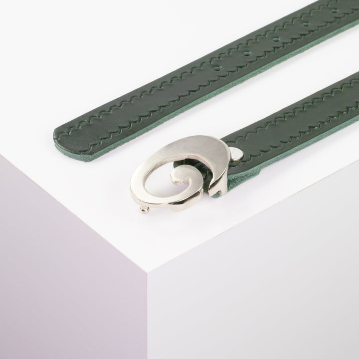 Ledergürtel 3cm mit Schnalle Schnecke silber glänzend grün kleine Welle