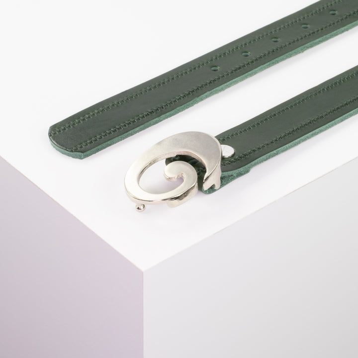 Ledergürtel 3cm mit Schnalle Schnecke silber glänzend grün Reißverschluss