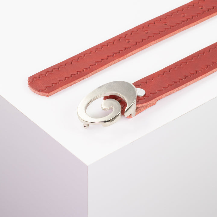 Ledergürtel 3cm mit Schnalle Schnecke silber glänzend rot kleine Welle