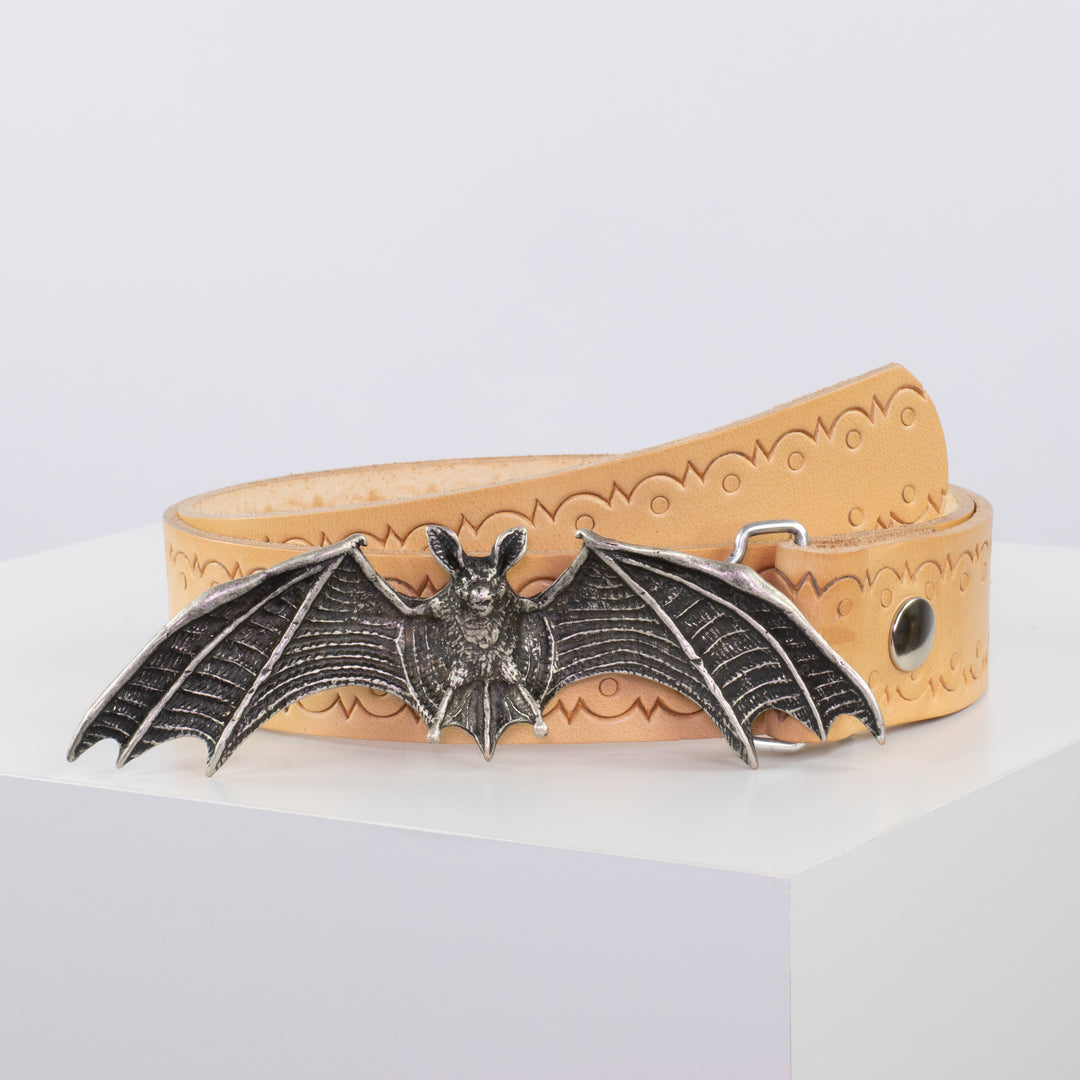 Ledergürtel 4cm mit Schnalle Fledermaus natur Lochwelle