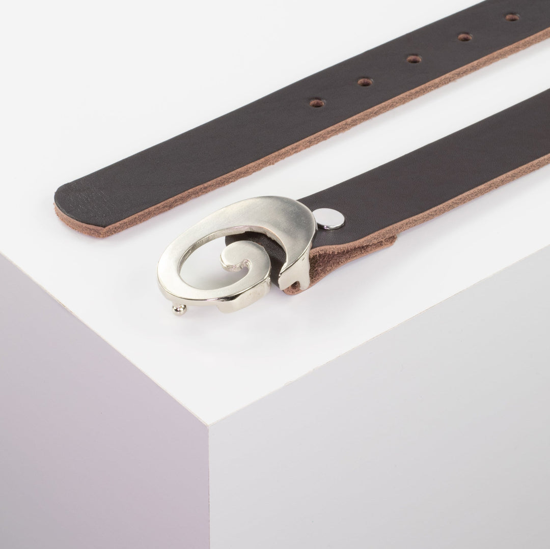 Ledergürtel 3cm mit Schnalle Schnecke silber glänzend dunkelbraun ohne Muster