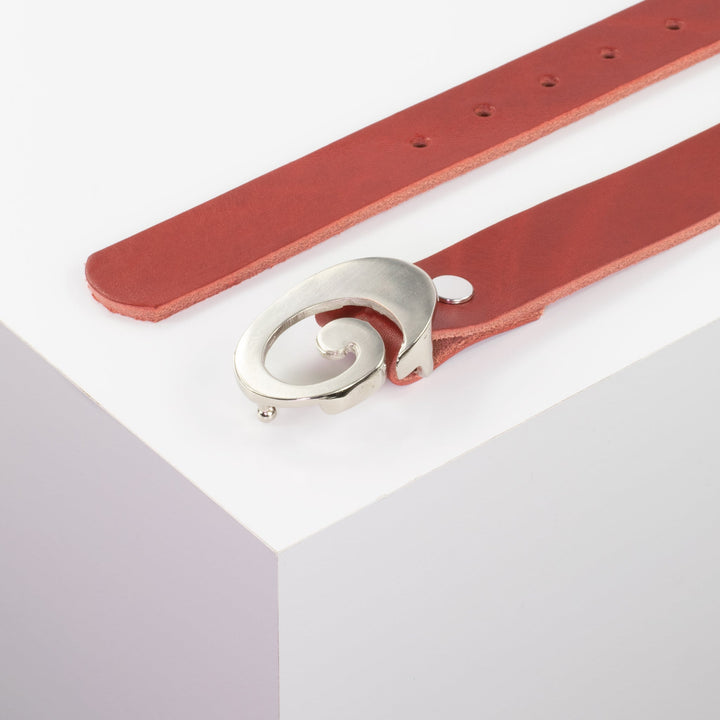 Ledergürtel 3cm mit Schnalle Schnecke silber glänzend rot ohne Muster