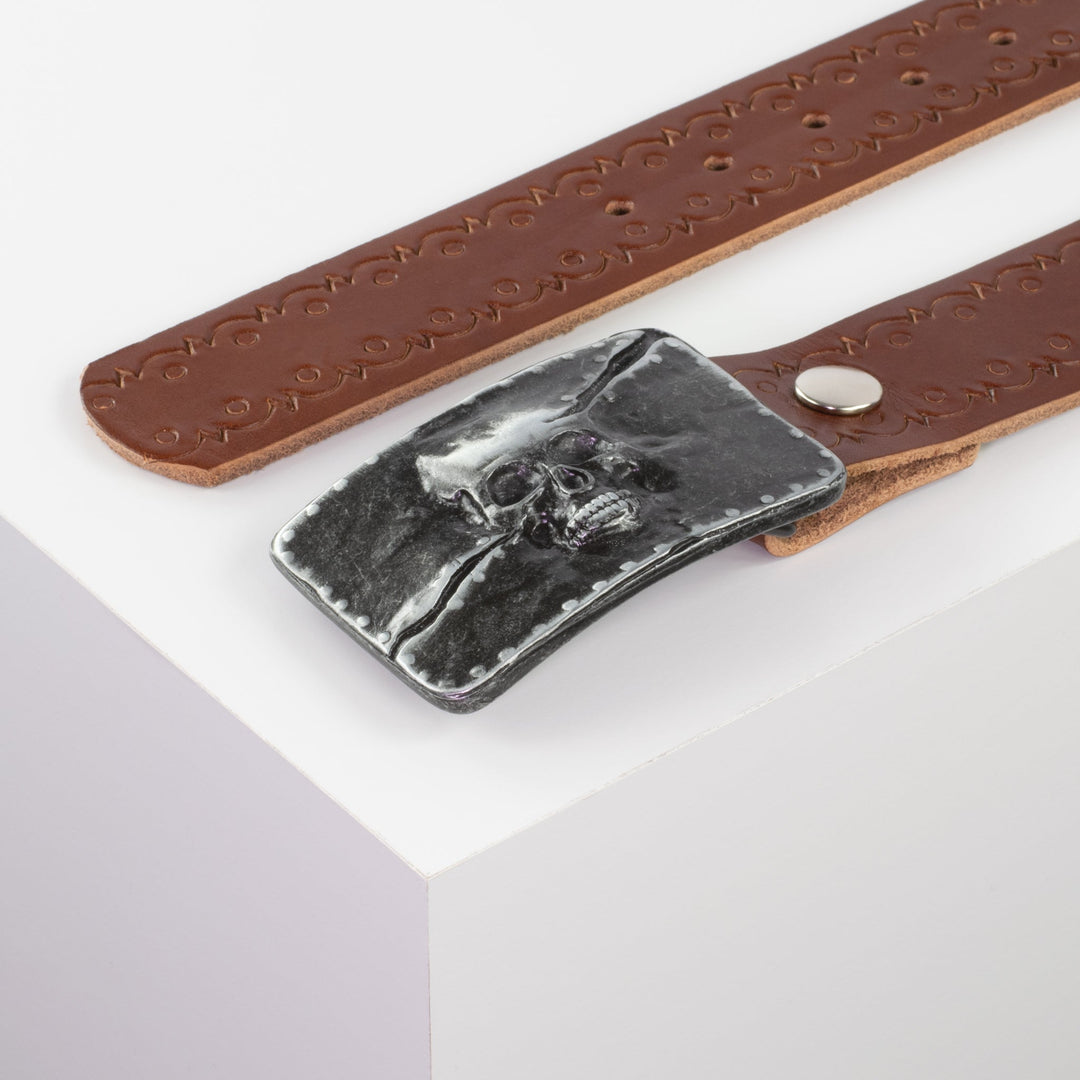 Ledergürtel 4cm mit Schnalle Totenkopf cognac Lochwelle