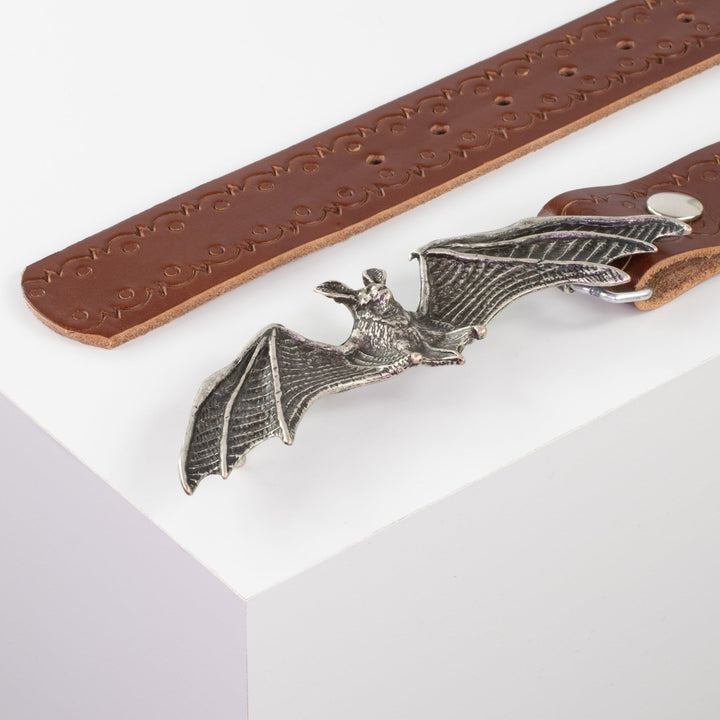 Ledergürtel 4cm mit Schnalle Fledermaus cognac Lochwelle