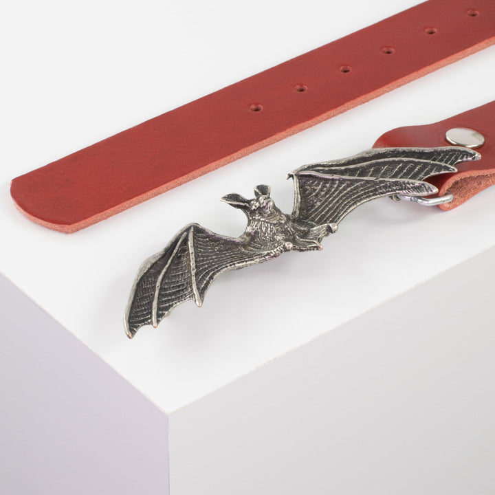 Ledergürtel 4cm mit Schnalle Fledermaus rot ohne Muster